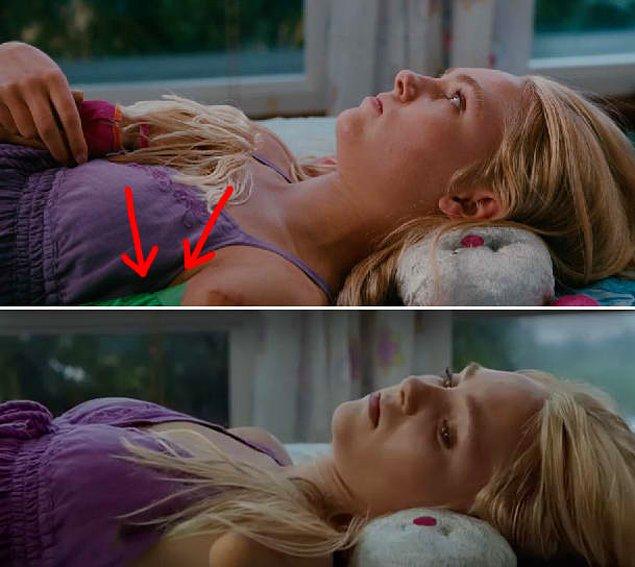 7. 'Dalgalara Karşı' filminde AnnaSophia Robb'un kolunda yeşil bir şerit görülür. Ama fragmanda aynı sahnede bu şeridi göremiyoruz. 😳