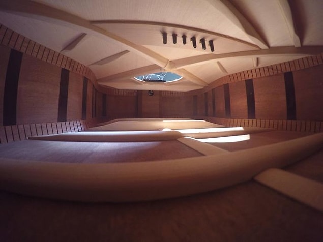 2. Bir gitarın içi, lüks bir apartman dairesine benziyor.