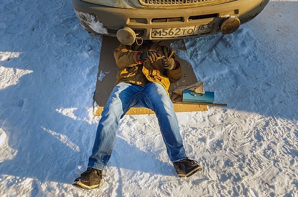 6. Русский парень не будет выбрасывать вещь, а починит ее (в большинстве случаев)