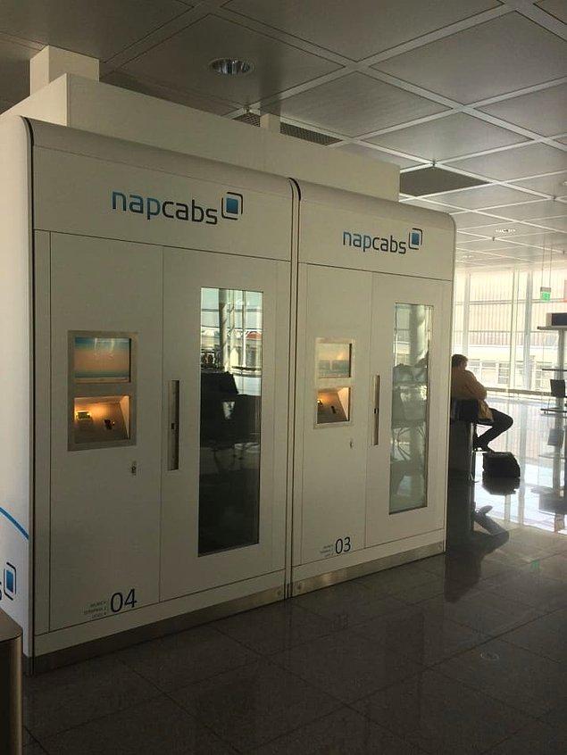 11. Bu havaalanında kiralayabileceğiniz uyku kabinleri var 🤩