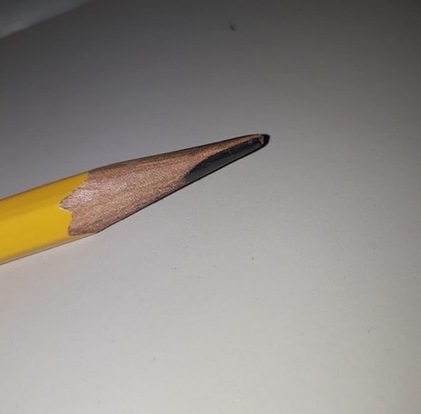 1. Вы точите и точите карандаш, а это всего лишь производственный брак...