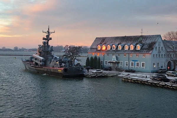 8. И, наконец, Балтийск входит в состав...