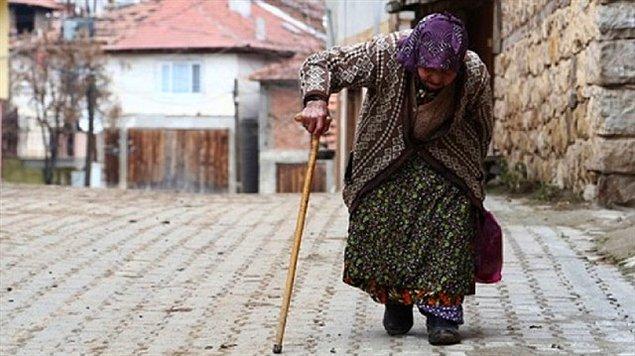 Geçtiğimiz günlerde Guardian, Türkiye'de doğurganlık oranının 1. Dünya Savaşı'ndan bu yana en düşük seviyesine indiğini belirterek "Türk nüfusu yaşlanıyor" ifadelerini kullanmıştı.
