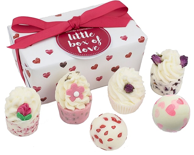 6. Aşırı lezzetli cupcakler gibi dursalar da tek amacı banyo keyfinizi üçe katlamak olan bu sıkıştırılmış banyo tuzları