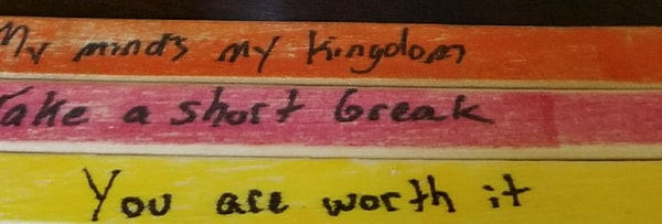 В банке были и пустые палочки, на которых также можно было записать счастливые воспоминания и моменты и вернуть их обратно в банку.