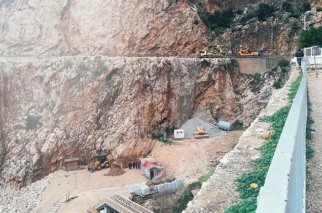 "Doğal SİT alanına iş makinesinin girmesi yasak ve suç."