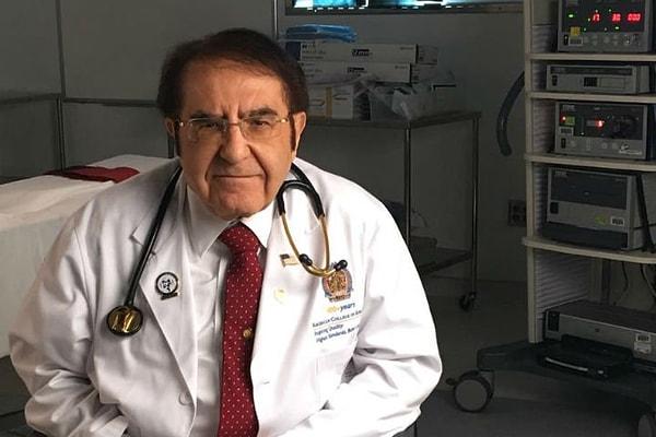 1944 yılında doğan ve İran asıllı olan Dr. Younan Nowzaradan, Tahran Üniversitesi Tıp Fakültesi’nden mezun oldu. Laparoskopik cerrahide yaklaşık yirmi, laparoskopik bariatrik cerrahide ise yedi yıllık tecrübeye sahip.