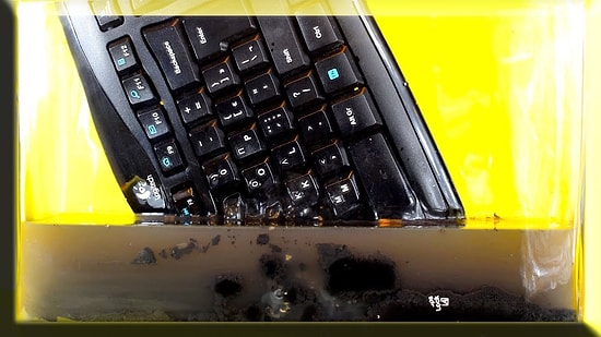 Bilgisayar Klavyesi Asetonun İçinde Bekletilirse Ne Olur?