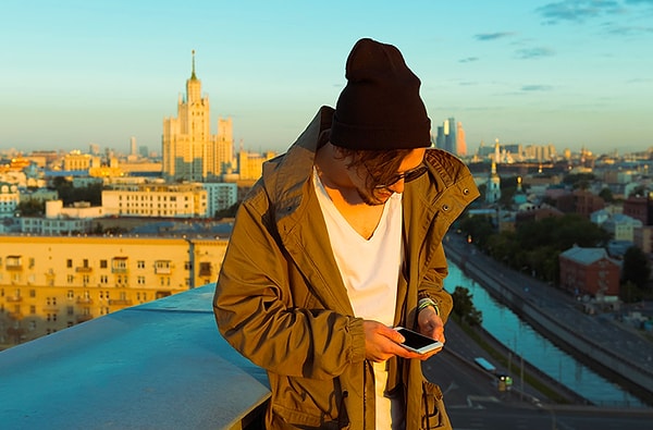 8. ...покупать телефон на улице с рук