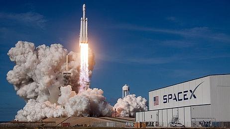 🚀  🚘 Tesla'nın Mars Yolculuğu Başladı: SpaceX Dünyanın En Büyük Roketi 'Falcon Heavy'i Uzaya Gönderdi!