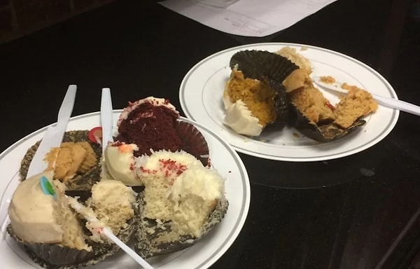 11. Десерты. Почему так много девушек оставляют их недоеденными?