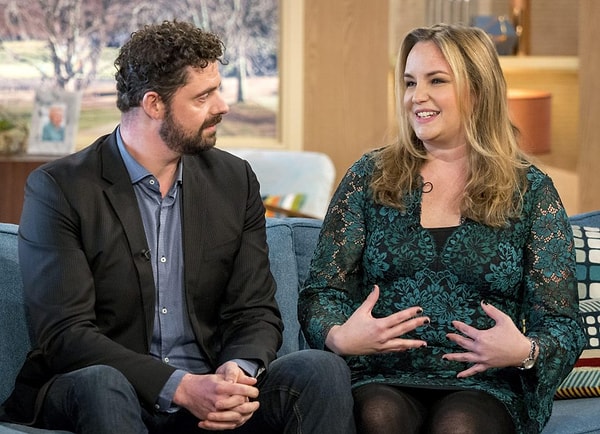 "Мы начали говорить, и я поняла, что у него самые красивые карие глаза, которые я когда-либо видела. Ему сразу удалось меня рассмешить"