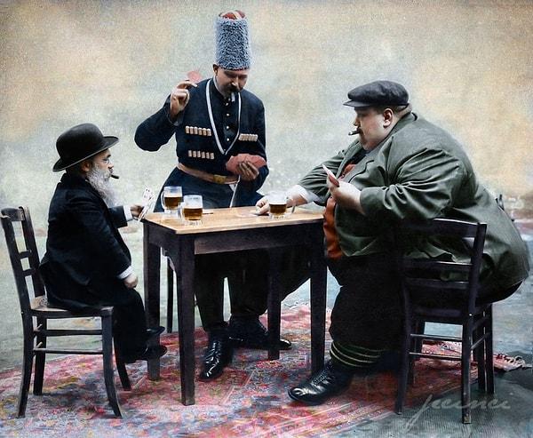 18. Avrupa'nın en uzun, en kısa ve en şişman adamı kart oynarken, 1913.