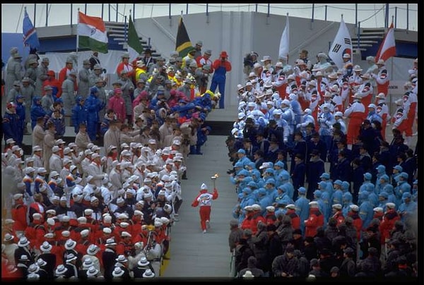 7. КАЛГАРИ-1988 / / СЕМИКЛАССНИЦА ЗАЖИГАЕТ ОЛИМПИЙСКИЙ ОГОНЬ