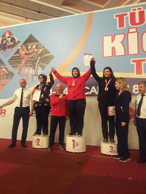 Dul Kadınsın Evde Otur Demişlerdi: Kick Boks Şampiyonu Gülsüm Özenin Sıradaki Hedefi Avrupa 88