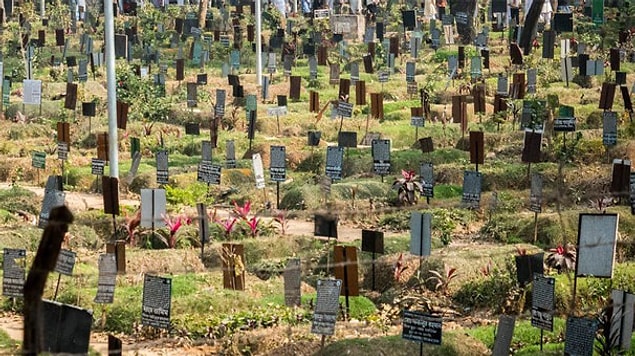 Bu sorunu yaşamak istemeyenler için yarı-kalıcı olan mezarların ücretleri yaklaşık 20 bin dolar.