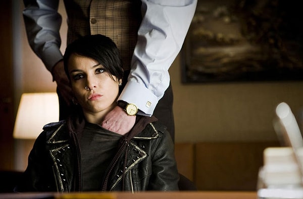 10. Девушка, которая застряла в паутине