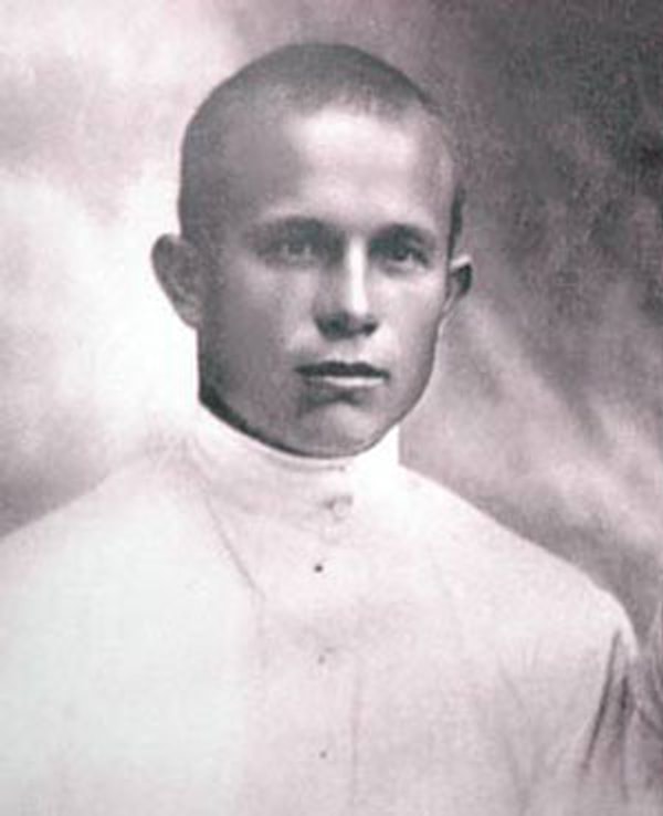 5. Этот человек родился в бедной семье шахтёров и даже работал пастухом.