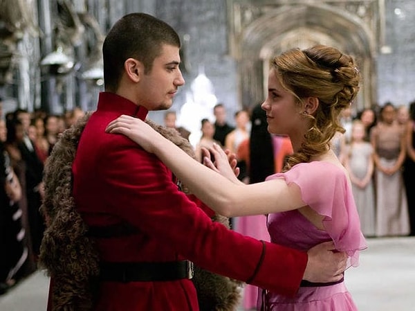 4. А теперь выберите наряд, в котором вы бы отправились на Святочный бал