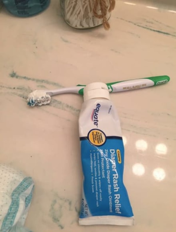 1. А ведь человек просто хотел почистить зубы