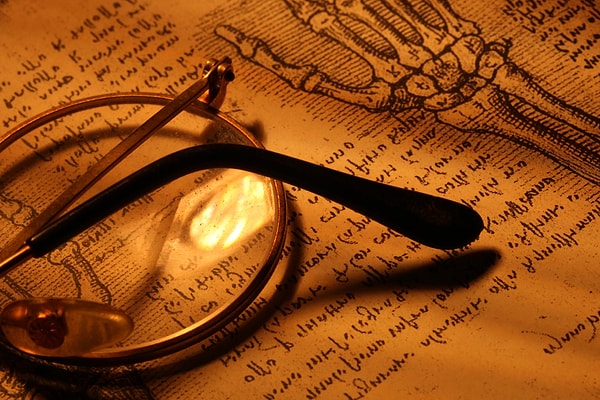 9. Кто известен как "отец медицины"?