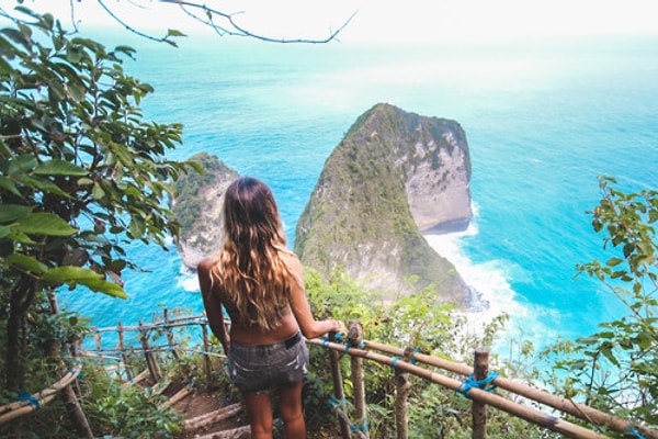 Иногда можно помечтать, вспомнить прошедший отпуск, подумать о чем-то приятном.