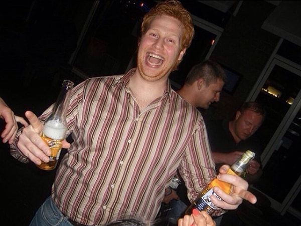 2. Скучный и довольно разрушительный для собственного здоровья образ жизни Гвилима кардинально поменялся после того, как его барбер заставил мужчину отрастить рыжую бороду!