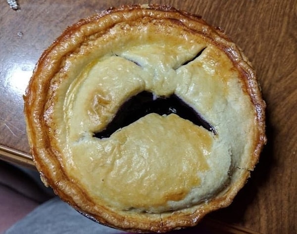 ...и этот неудавшийся черничный пирог, словно кричащий в агонии