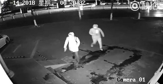 Горе-грабители: В Китае хулиган нечаянно вырубил кирпичом своего сообщника