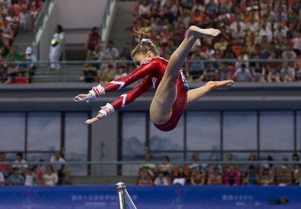 23. Все сюда! Тут спортсменка сломалась! Боже, что же с ней такое?