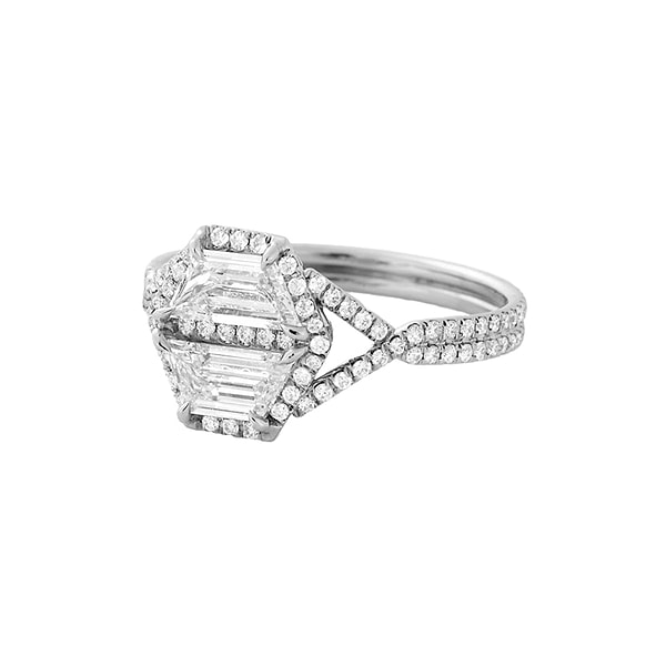 9. Для нового тренда характерны дизайны с использованием небольших камней в дополнение к двум крупным камням.