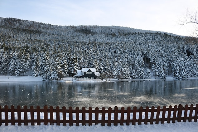 Bolu’nun 13 km güneyinde bulunan bir göl: Gölcük.