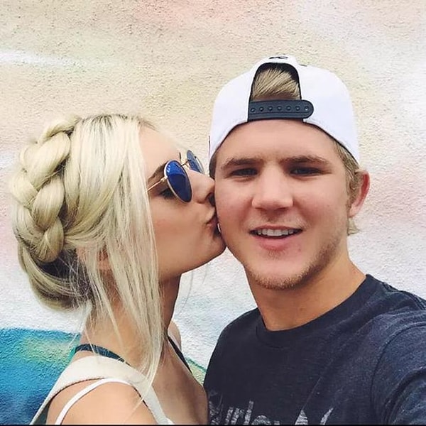 15. "Мне нравится, когда девушка остается на связи после свидания"