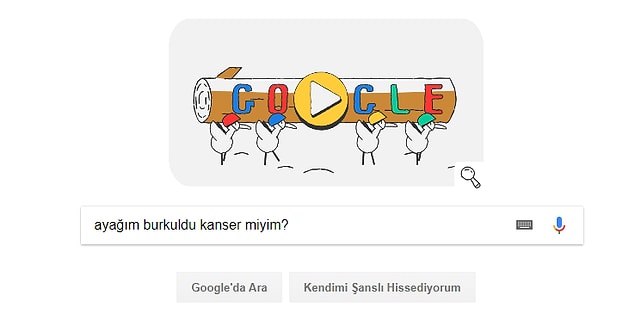 1. İlk olarak belirtisini gösterdiğiniz hastalığı aramak için Google'a girersiniz.