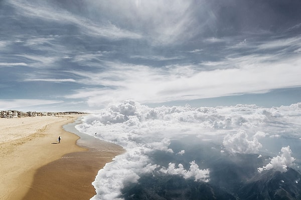 1. Изюминка работ итальянца - это мастерские фотоманипуляции где-то на грани реальности и мира снов.