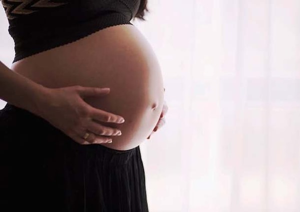 15. Комната в белых оттенках наиболее благоприятна для психики беременных, поскольку белый цвет символизирует чистоту и свежесть.