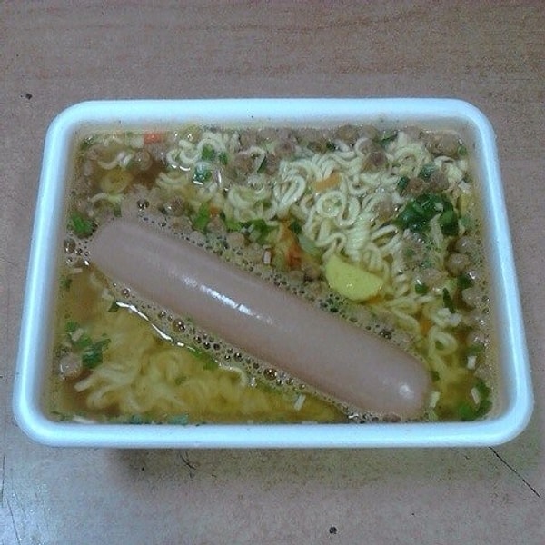 13. А заправляли "Доширак" сосисками?