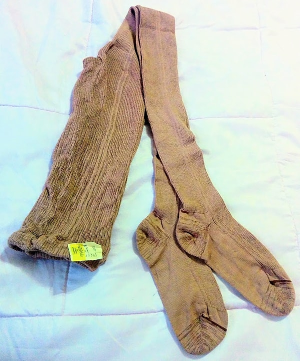 15. У вас были в детстве теплые коричневые колготки?