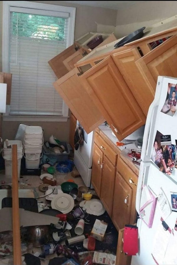 4. Не иначе, домовой взбунтовался!