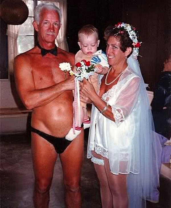 11. В чем мать родила