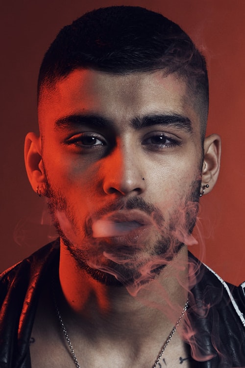 Canı sıkıldıkça saç şeklini ve rengini değiştiren bir diğer ünlü isim de Zayn Malik tabii ki.