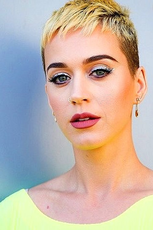 Sadece saçlarında değil tarzında da devrim yapan Katy Perry bu konuda öncü olabilir.