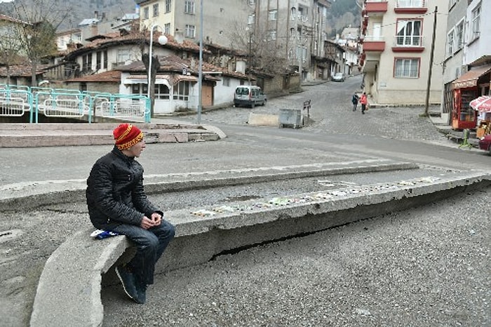 Babasına Yakılması İçin Verilen Kitapları, Masrafları İçin Satmaya Çalışan Genç: 'Kitaplar Okunmak İçin Var'