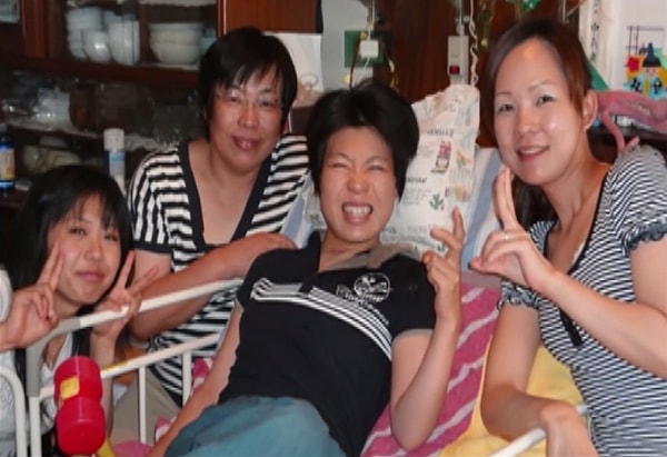 2. Все изменилось в декабре 2006-го — Маи начала странно визжать во сне.