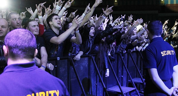 8. Вам предложили непристойную роль в фильме, который точно станет бестселлером современности. Ваши действия?