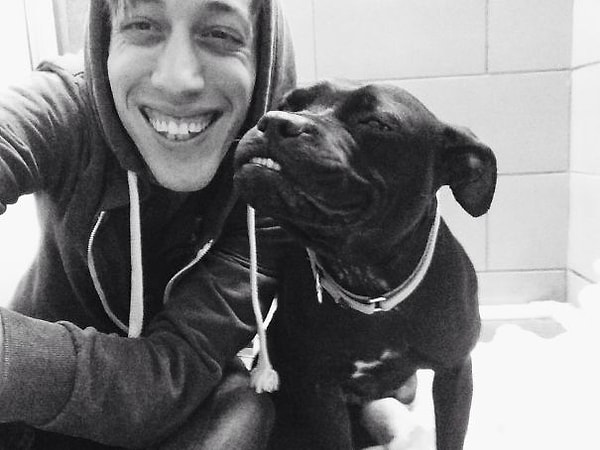 13. "Сегодня собака из нашего приюта научила меня улыбаться"