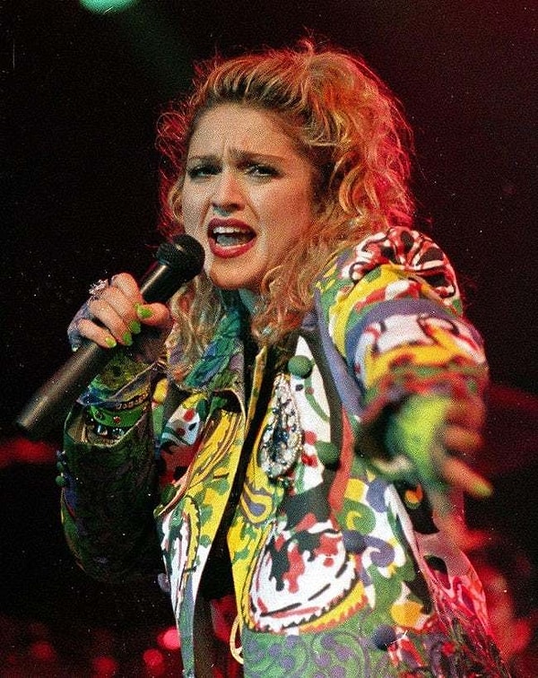 14. Мадонна использует маску для лица за $600 на... попе