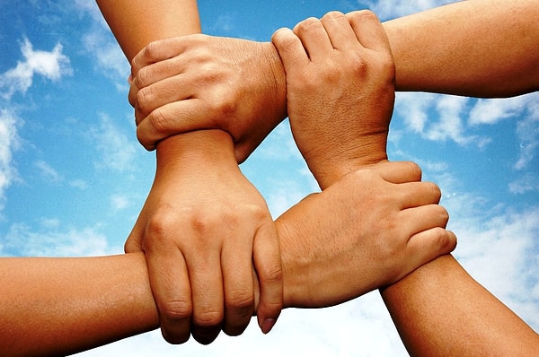 8. Друг сделал стрижку, которая ему вовсе не идет, скажете ему об этом?