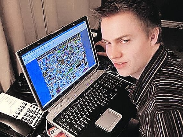 8. Алекс Тью и страница на миллион