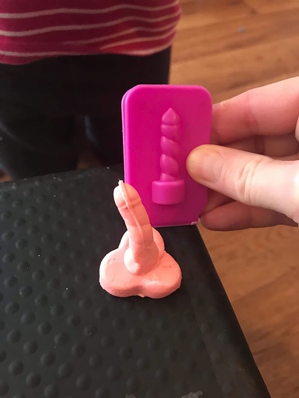 2. "Племяннику купили набор для создания свечей. Вот такая свечка у нас получилась!"